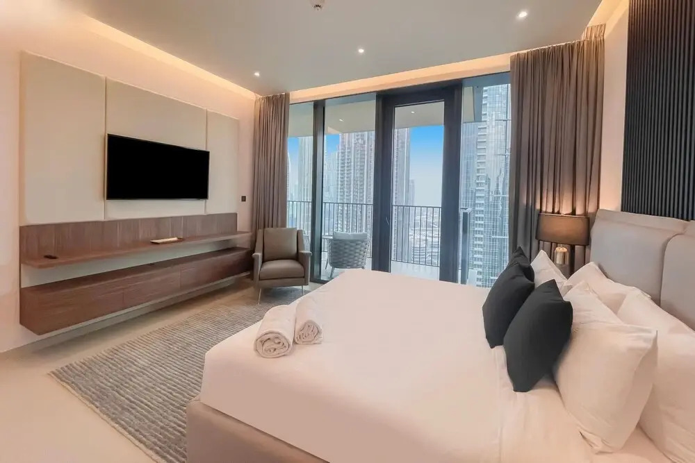 Hyp-lux 4BR Apt With Burj Khalifa View