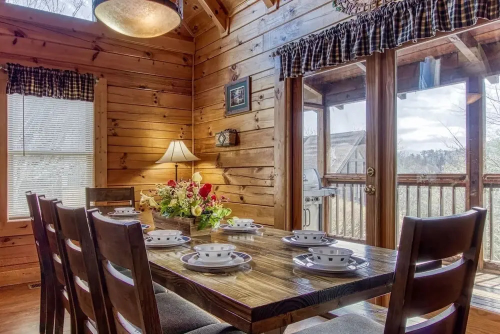 ER6 - On Eagles Wings - Great location, Close to all the action! cabin