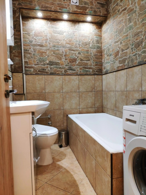 V2 with Love - Vintage Modern and Spacious