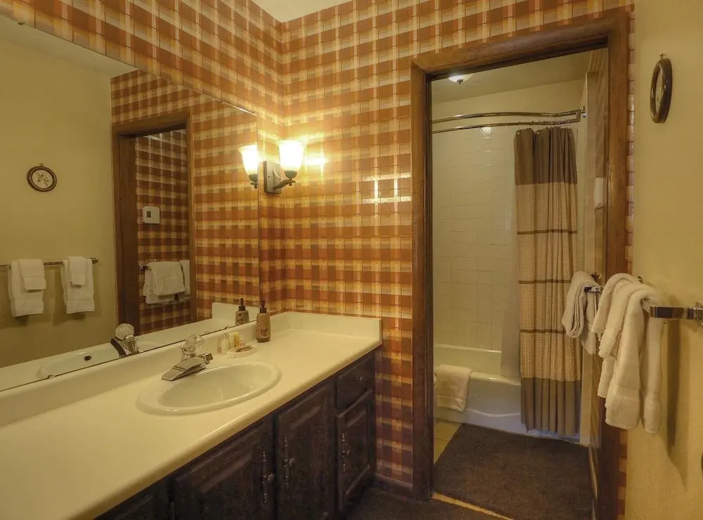 1421 Saint Moritz Condo #1 - 3 Br Condo