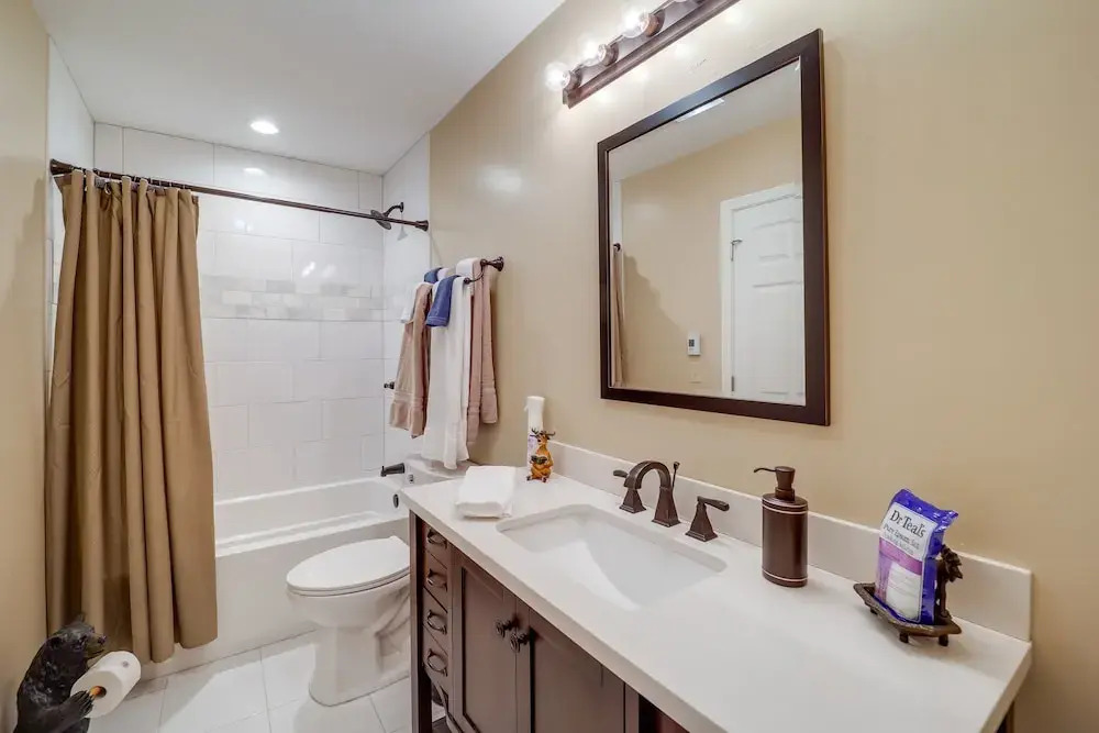 Mtn-view Condo w/ Lookout Deck in Banner Elk!