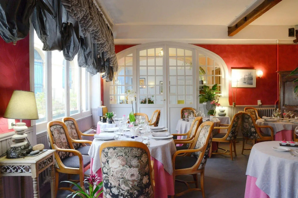 Logis Hôtel et Restaurant du Dauphin
