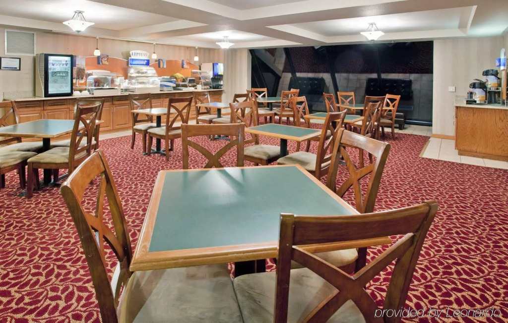 Comfort Inn & Suites NW Milwaukee