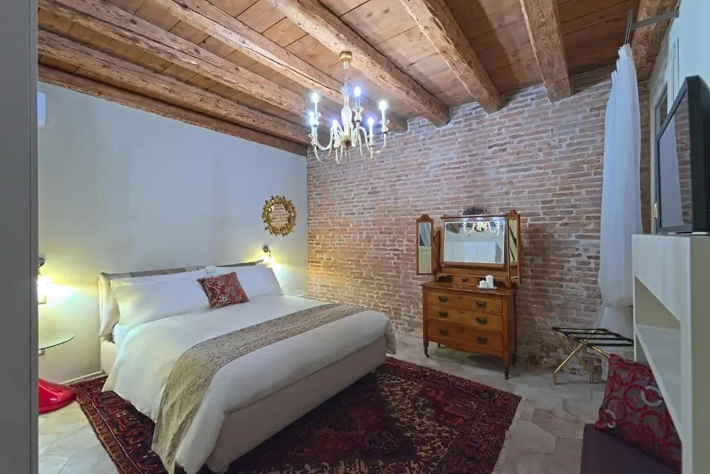 28 Alla Rotonda