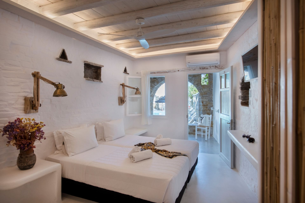 Zefi Hotel & Suites