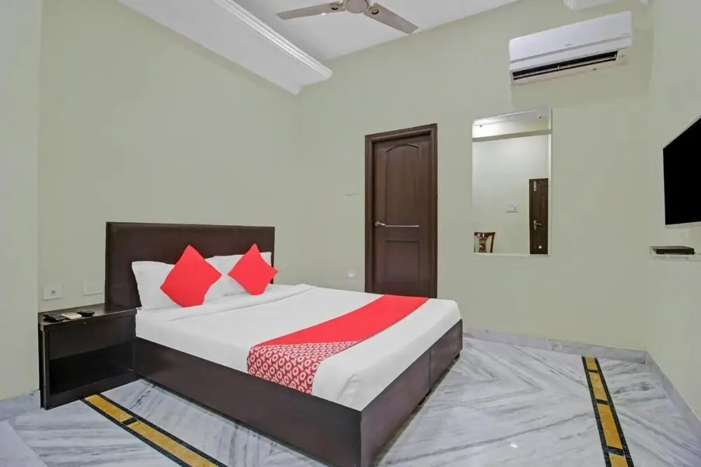 The Royal Rose Residency