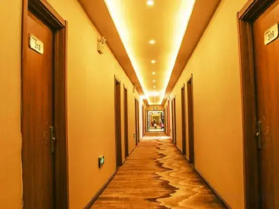 Xinyue Hotel (Mudanjianghuochebeizhanxinhualudian)