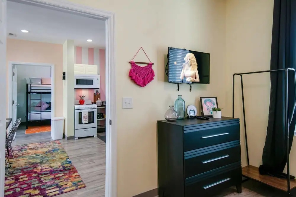 NEW 4 Bedroom Apt Near DT Walk to Restaurants