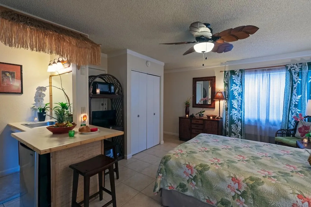 Sandpiper 121B - studio Br Condo