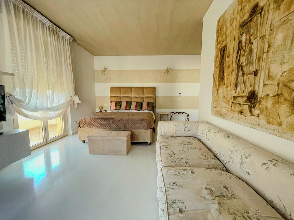 Mora Suite