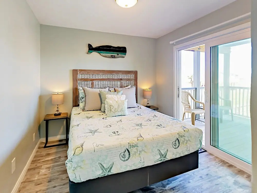 17601 San Luis Pass Road Home - 3 Br townhouse by RedAwning