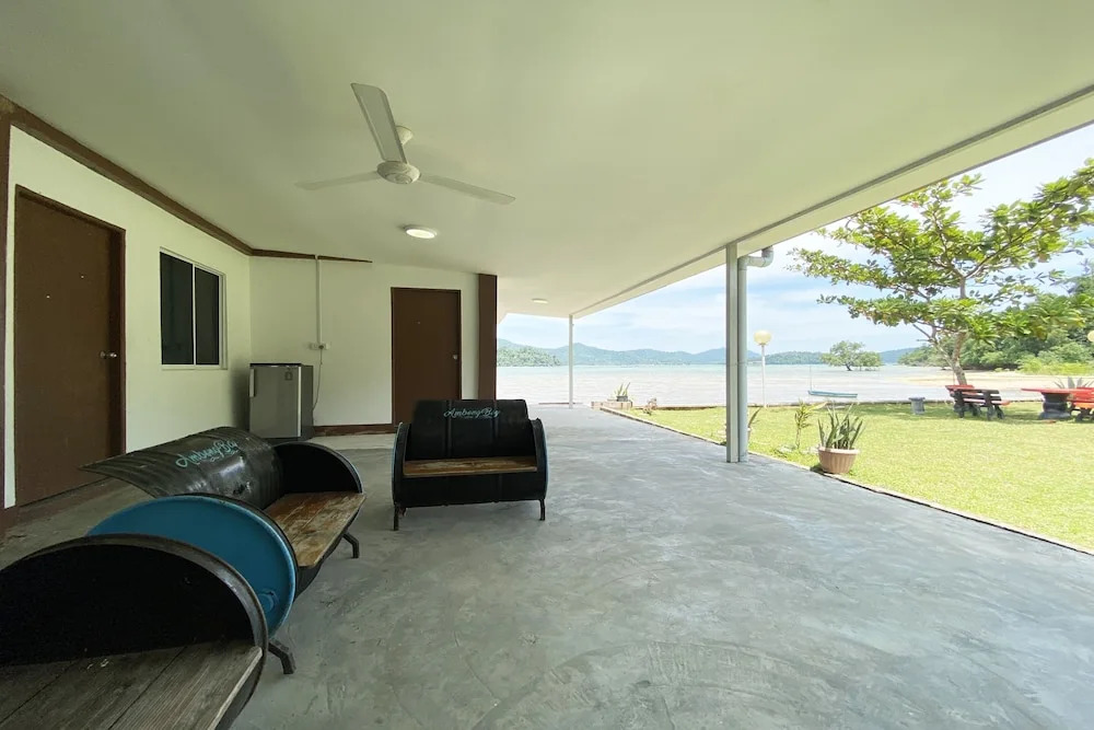 OYO Home 90319 Ambong Bay Resthouse Homes