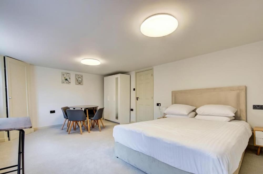 Stylish 2BR Apartment in Leicester Square