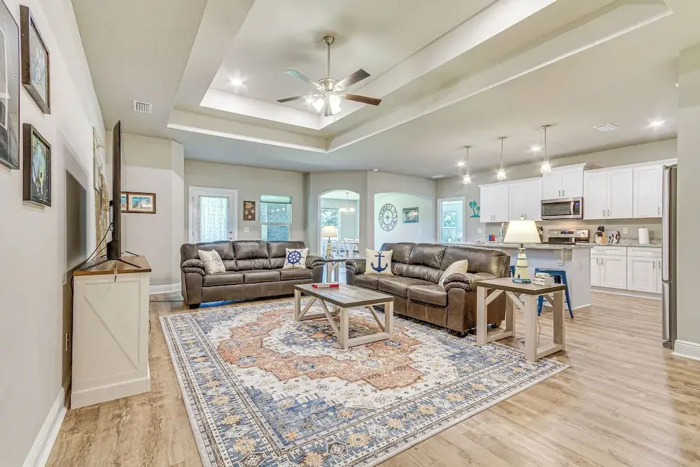 Single-story Navarre Home ~ 8 Mi to Navarre Beach