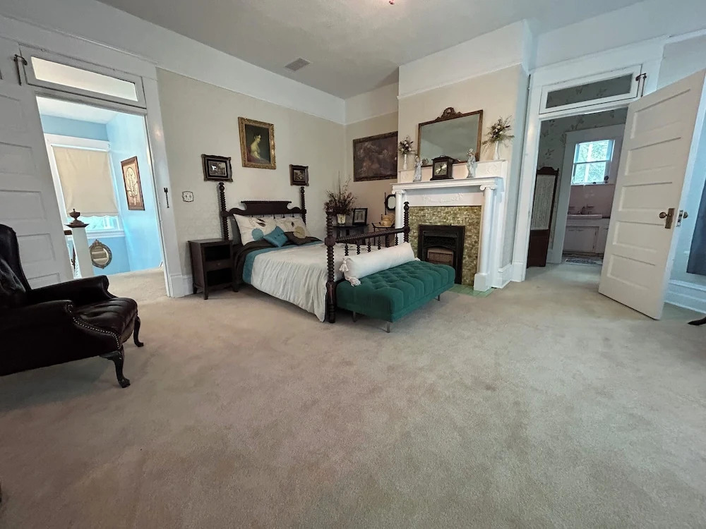 Enloe House Lodging & Events