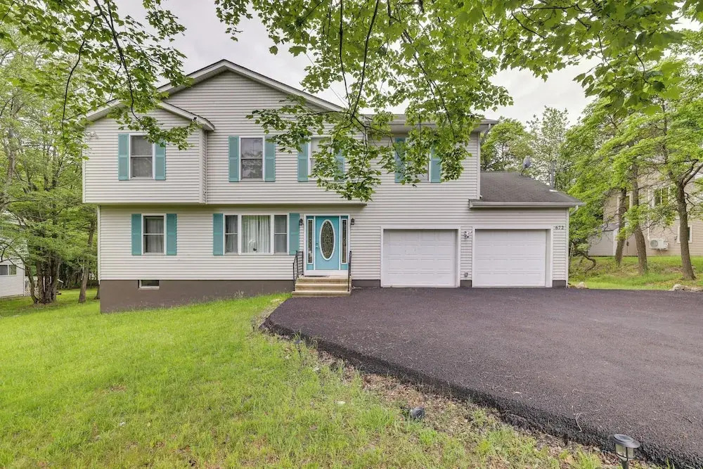 Hot Tub, Game Room: Peaceful Poconos Home!