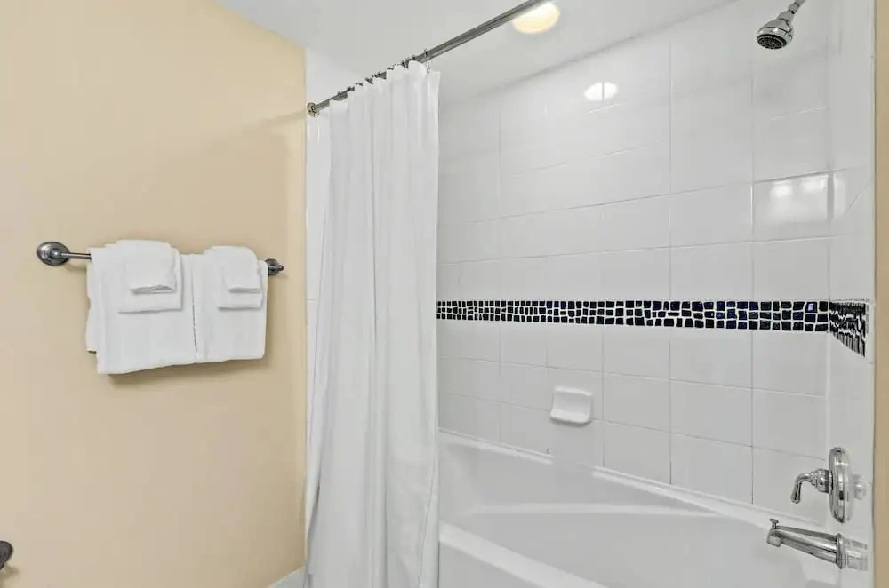 Market Street Inn 232-234 Emerald Escape