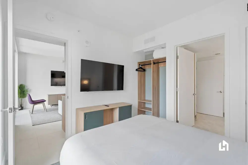 Stylish Apartments with Partial Ocean Views in Downtown