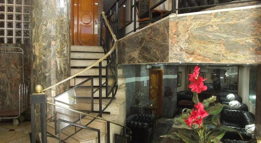La Guardia Hotel