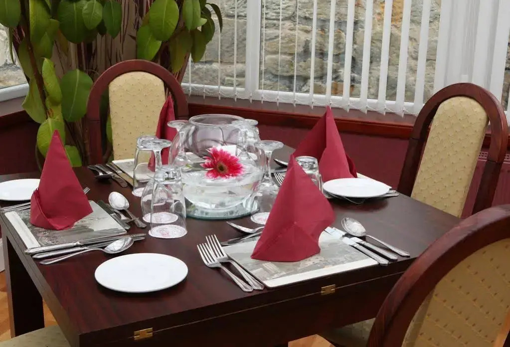 Sunninghill Hotel