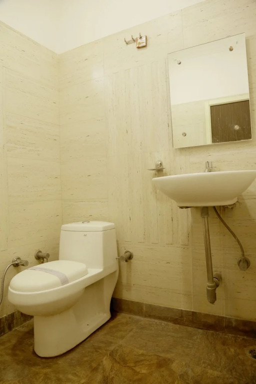 Hotel Star Villa - Front of NDLS Station & 1 Minute from Connaught Place & City Centre