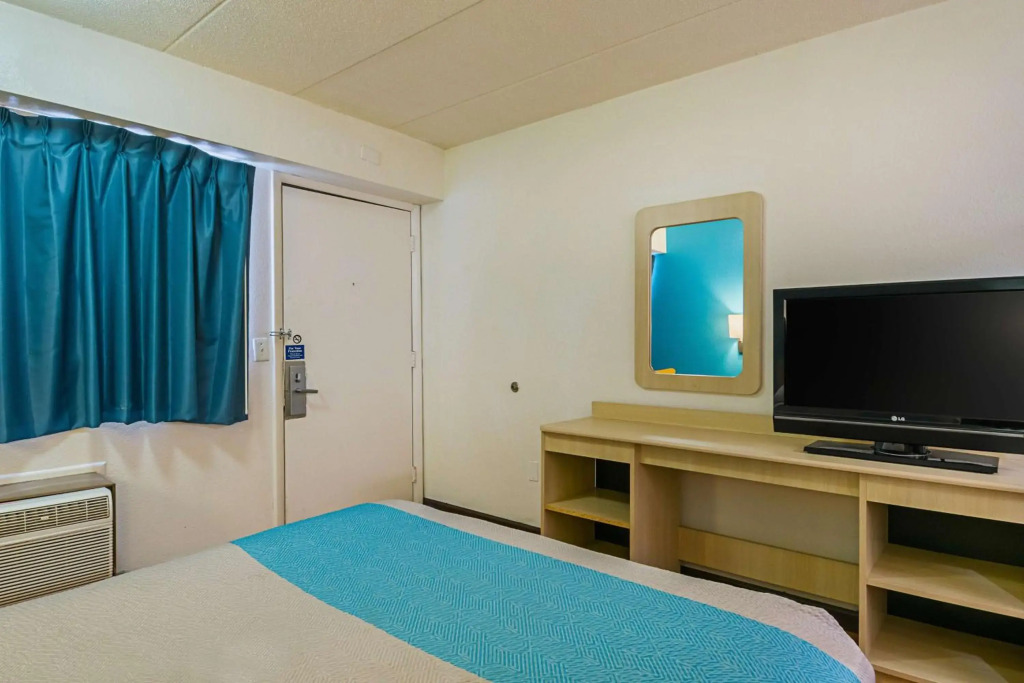 Motel 6-Knoxville, TN - North