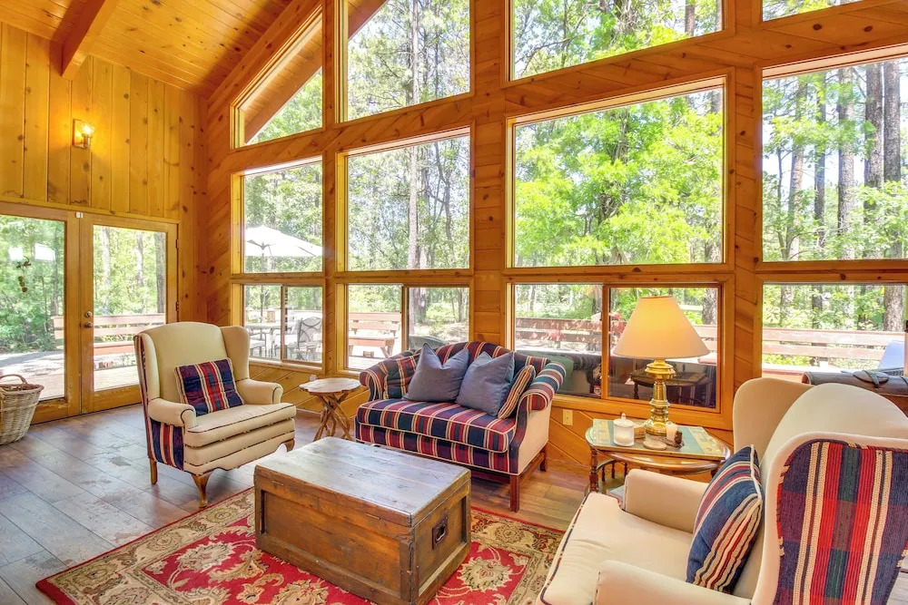 Pinetop Cabin w/ Private Patio on Eighth Green