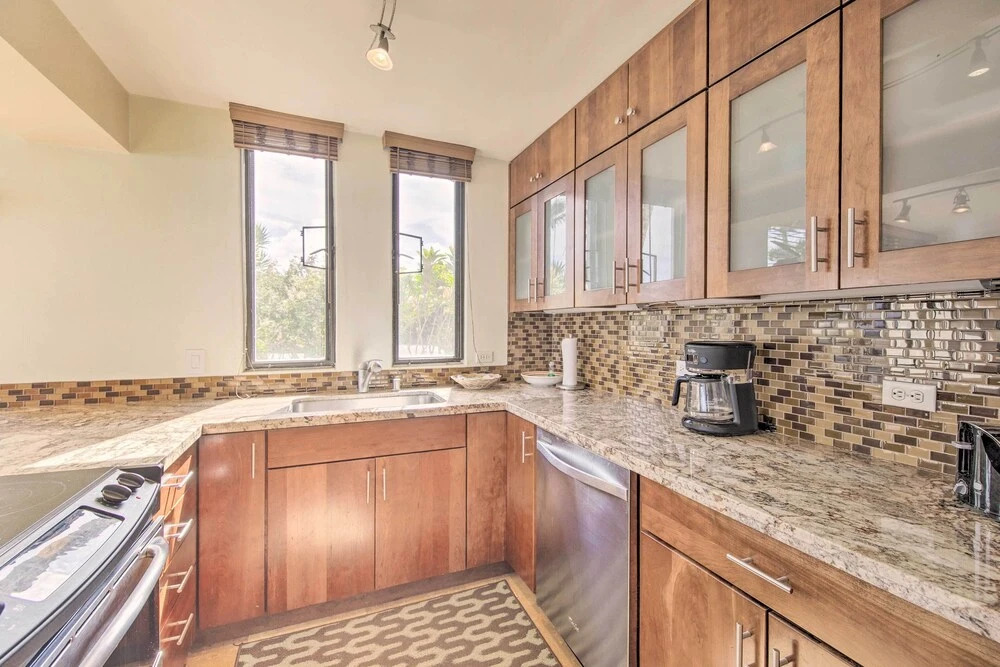 Oceanfront Condo w/ 2 Lanais, Walk to Beach!
