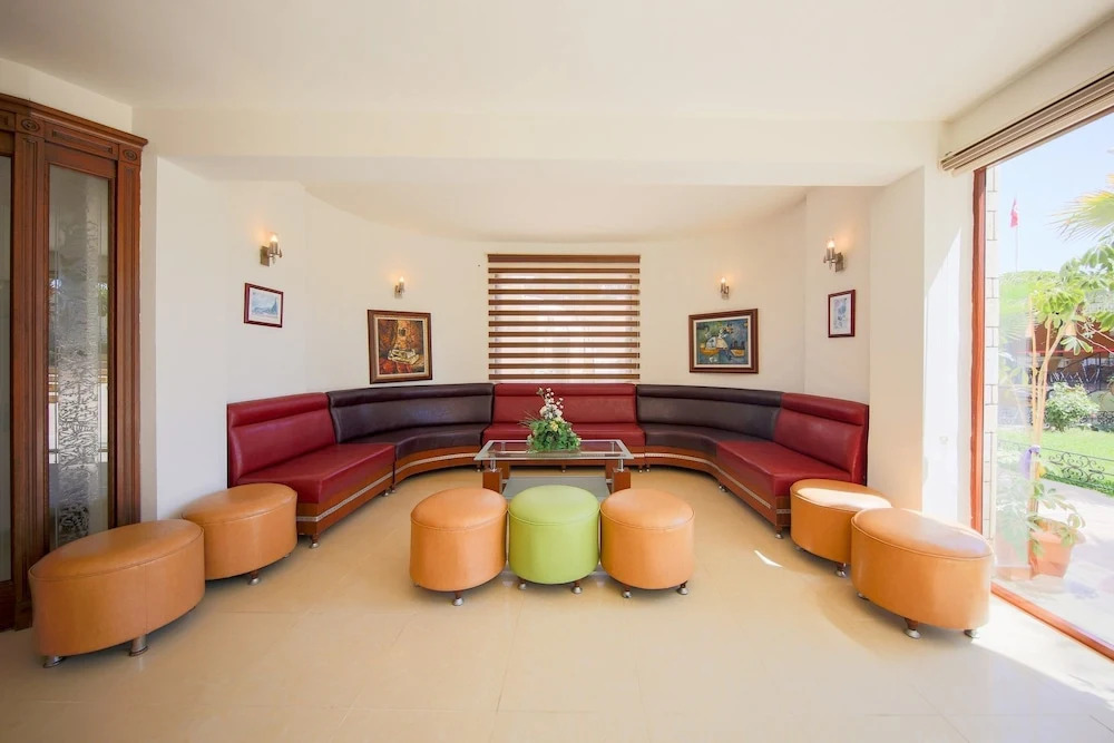 May Garden Club Hotel