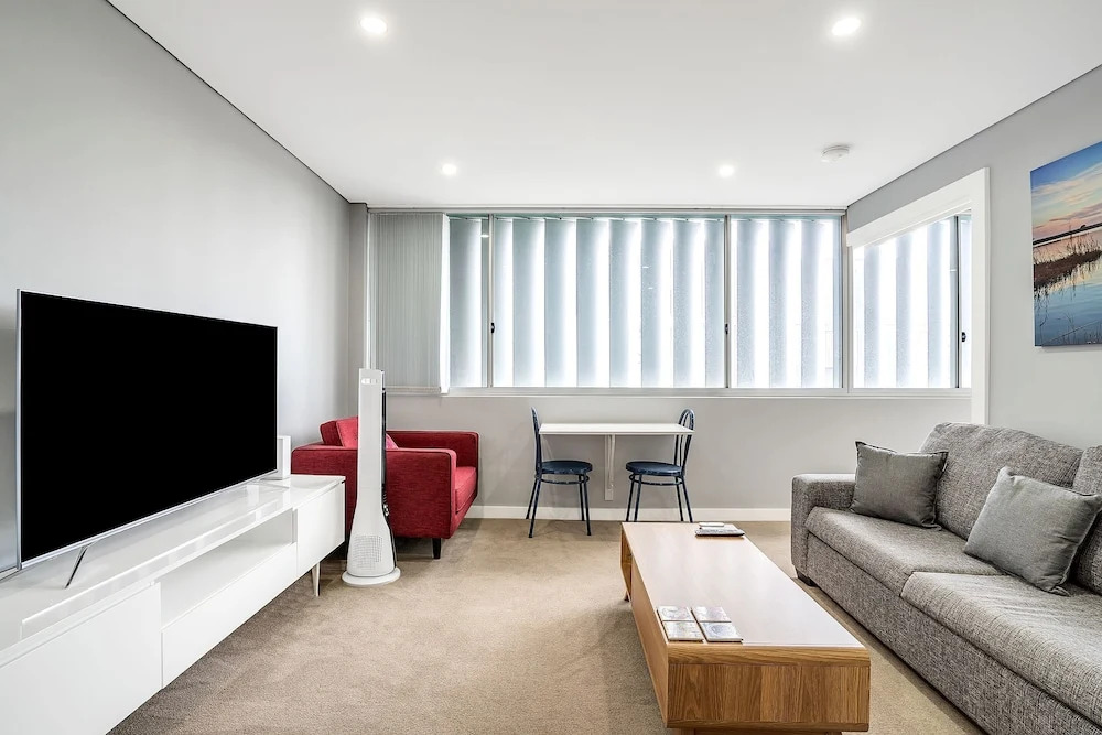 Bright 1 Bedroom Unit in the Heart of Manly
