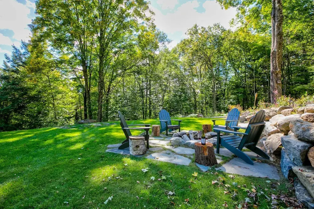 Timberholm Inn