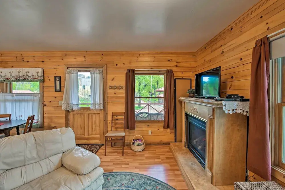 Cozy Colorado Cabin w/ Deck, Grill & River Access!