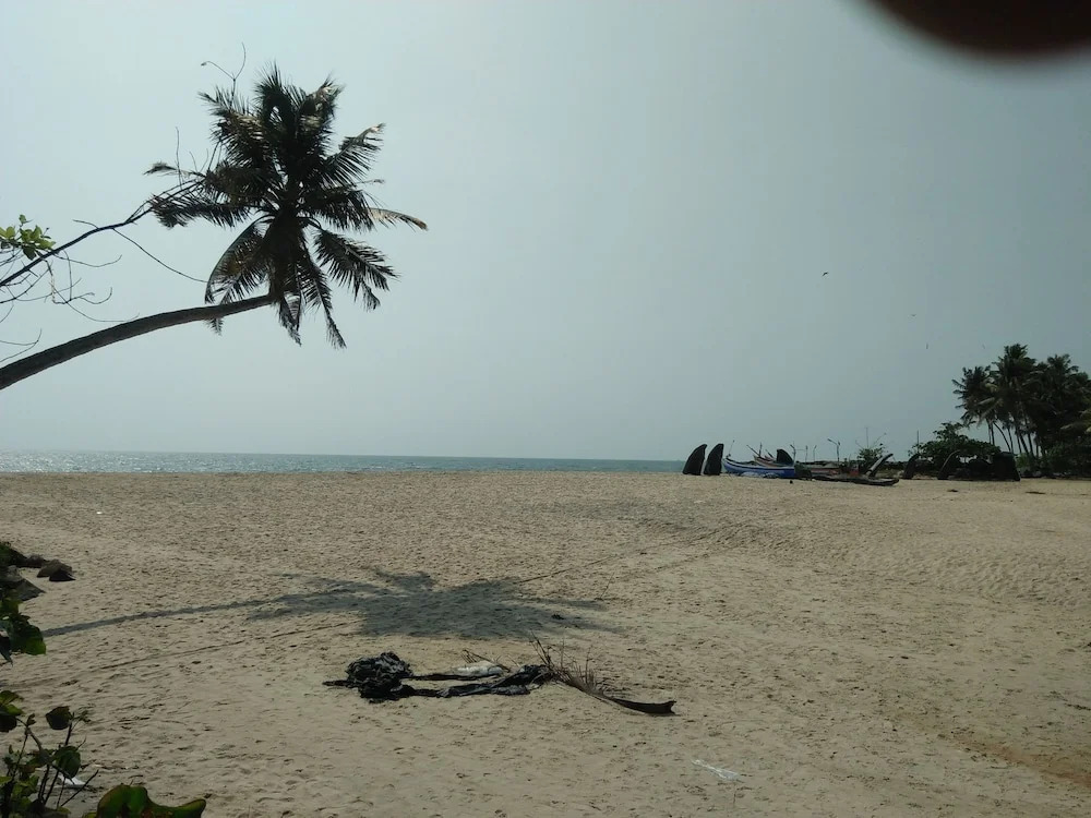 Pozhiyoram Beach Resort