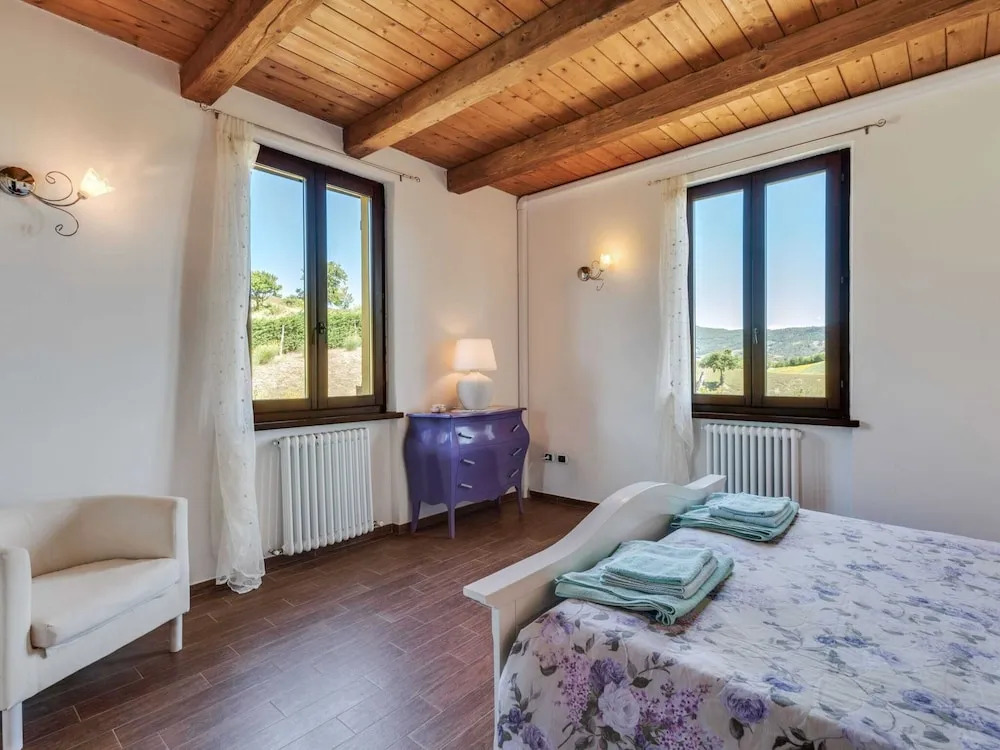 Villa in Piandimeleto with Pool & Sauna
