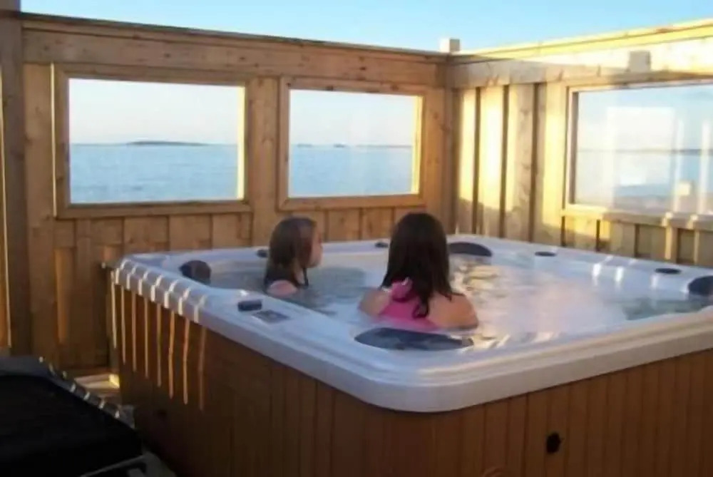 Shallow Bay Motel & Cabins