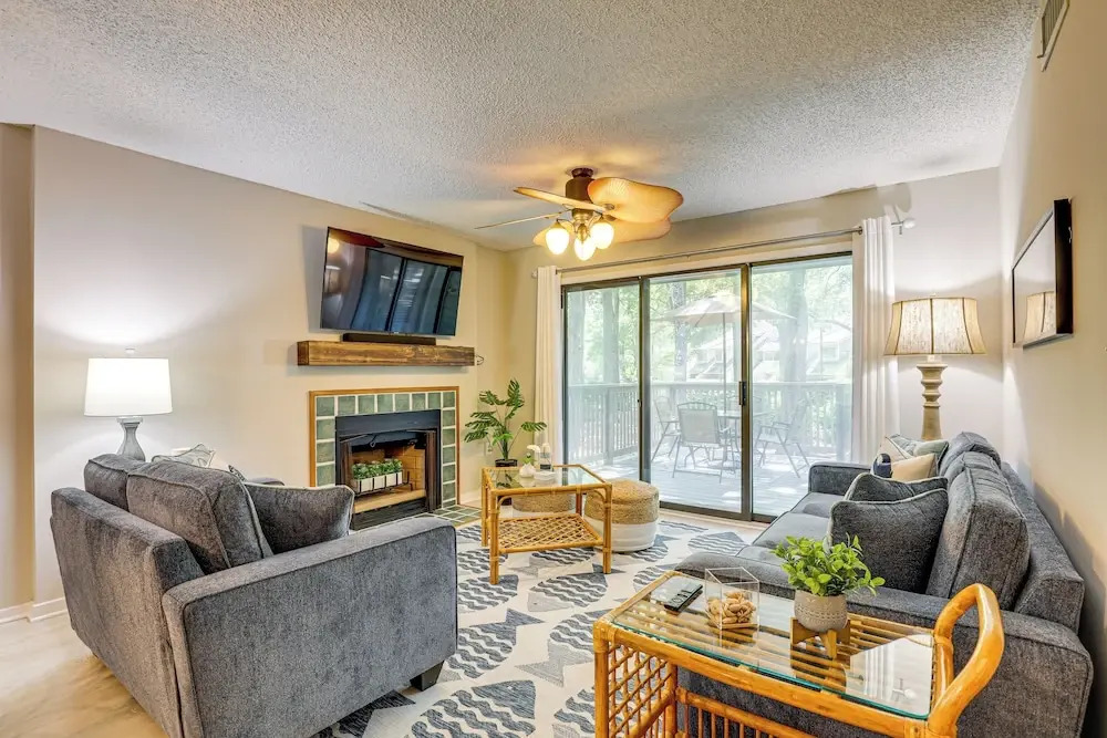 Private Deck & Pool Access: Myrtle Beach Getaway!