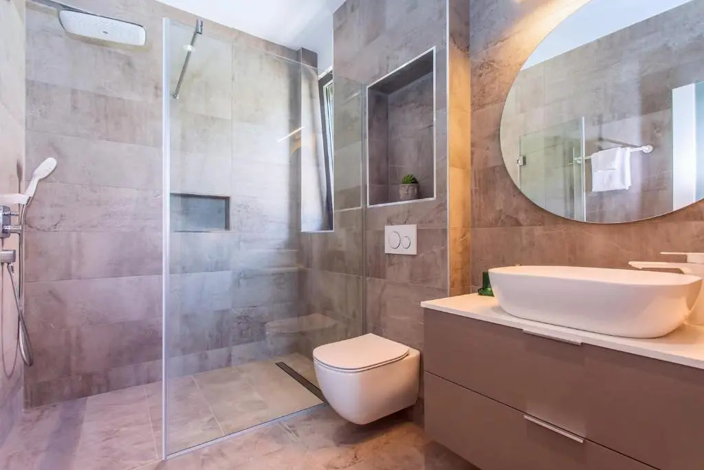 Luxury VILLA CECILIA with 4 en-suite bedrooms located 250m from the beach in Podstrana, max 8 people