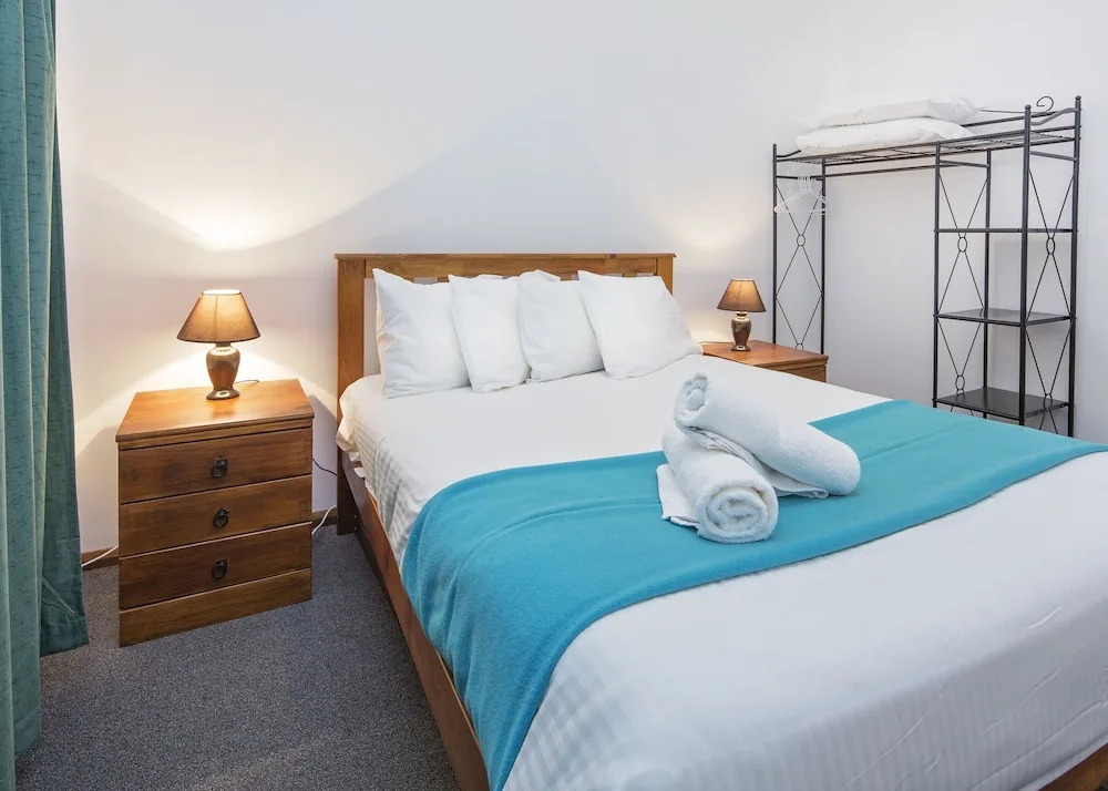 Eliza Lee 3 - Comfortable for the budget savvy