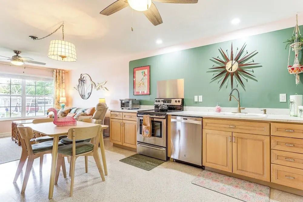 4 Mi to Beaches: Vibrant Stuart Villa w/ Patio
