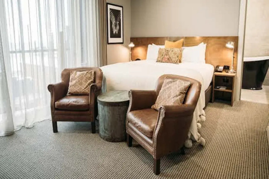 King and Queen Hotel Suites