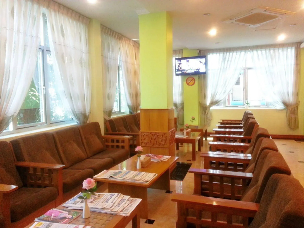 Grand Laurel Hotel