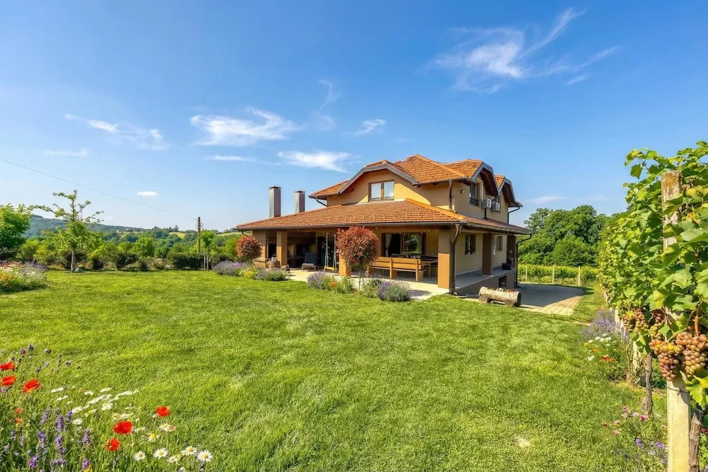 Hedonistic Vineyard Estate