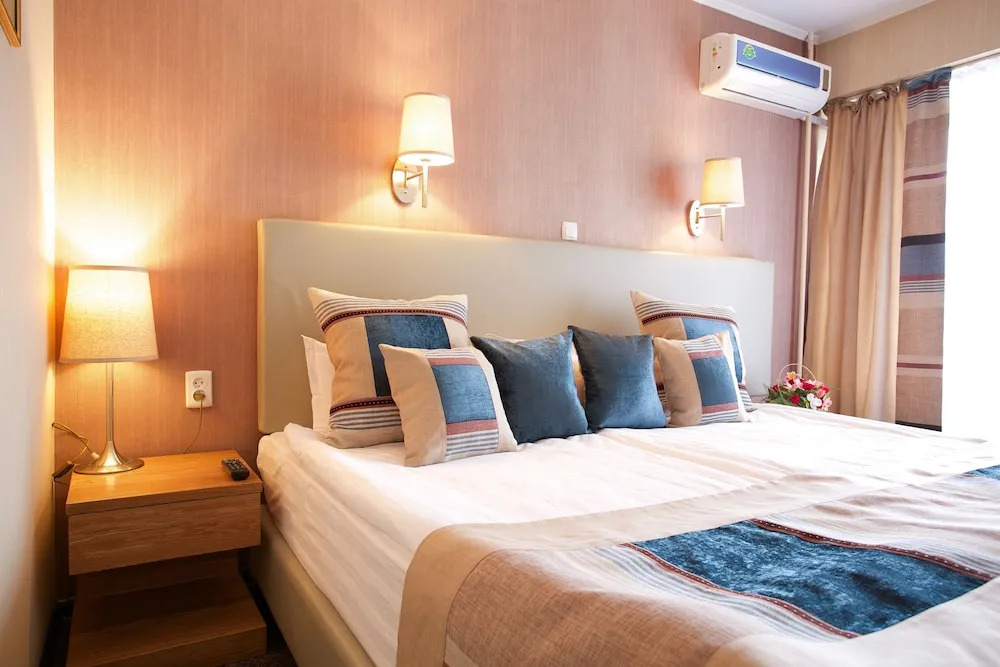 Club Hotel  Dostuk