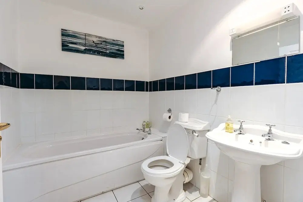2 Bedroom Cottage for 4 Guests, No Deposit