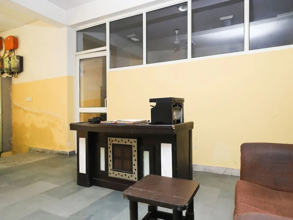 OYO 28126 Charanpahari Hotel