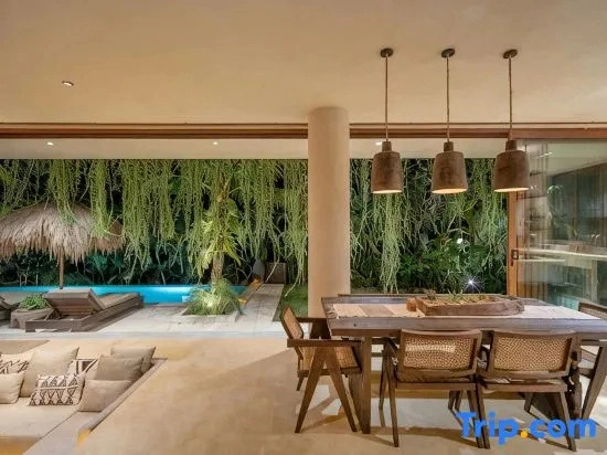Casa Matahari 2BR Jungle Escape w/ Sunset Rooftop