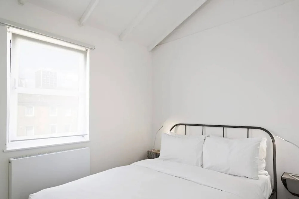 Stylish & Modern 2bed Apt, 5m to Overground