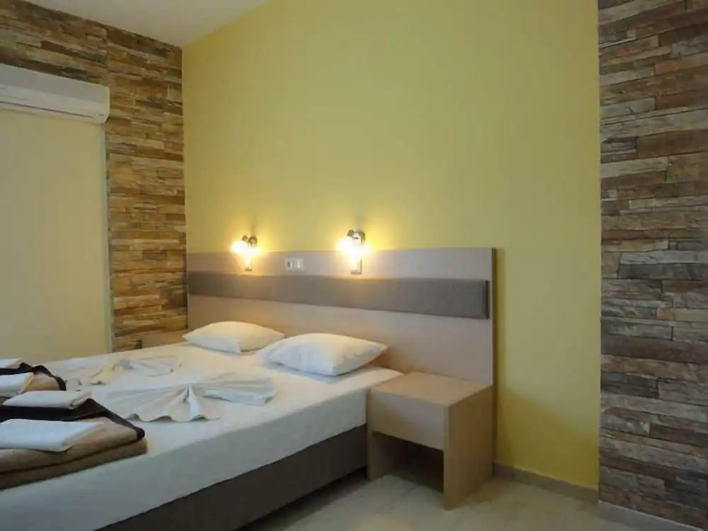 Albatros Studios & Apartments