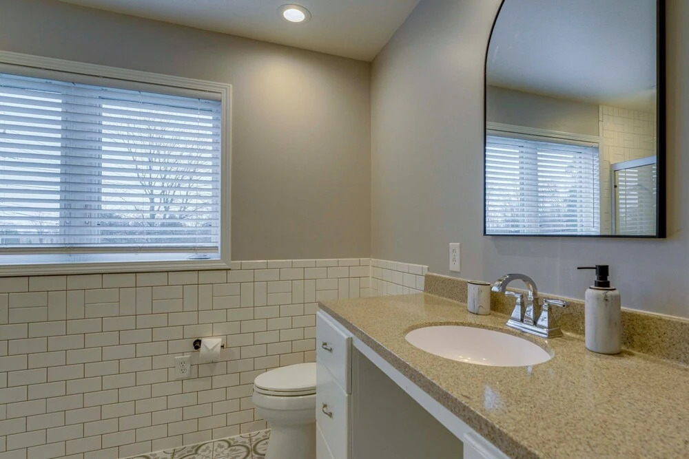 < 1 Mi to Oakland University: Cozy Retreat w/ Yard