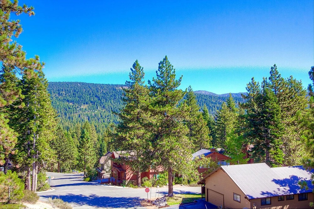 Inclining View by Lake Tahoe Accommodations